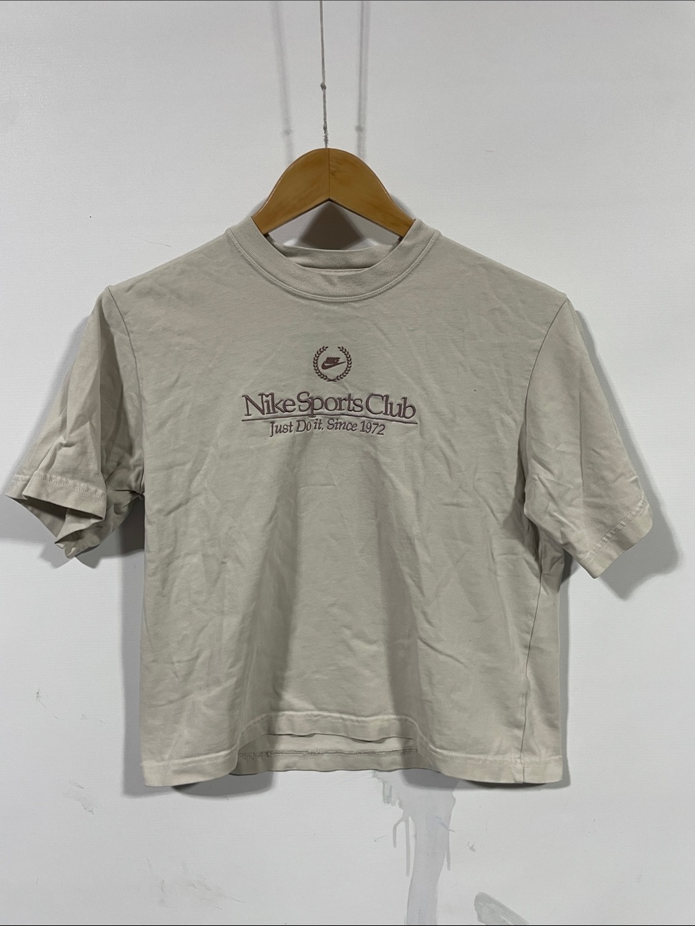 Nike Beige Nike Sports Club Crop Tee